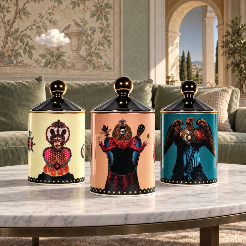 Candele & incensi — selezione Doriante Curiositas in una villa antica con arredi contemporanei