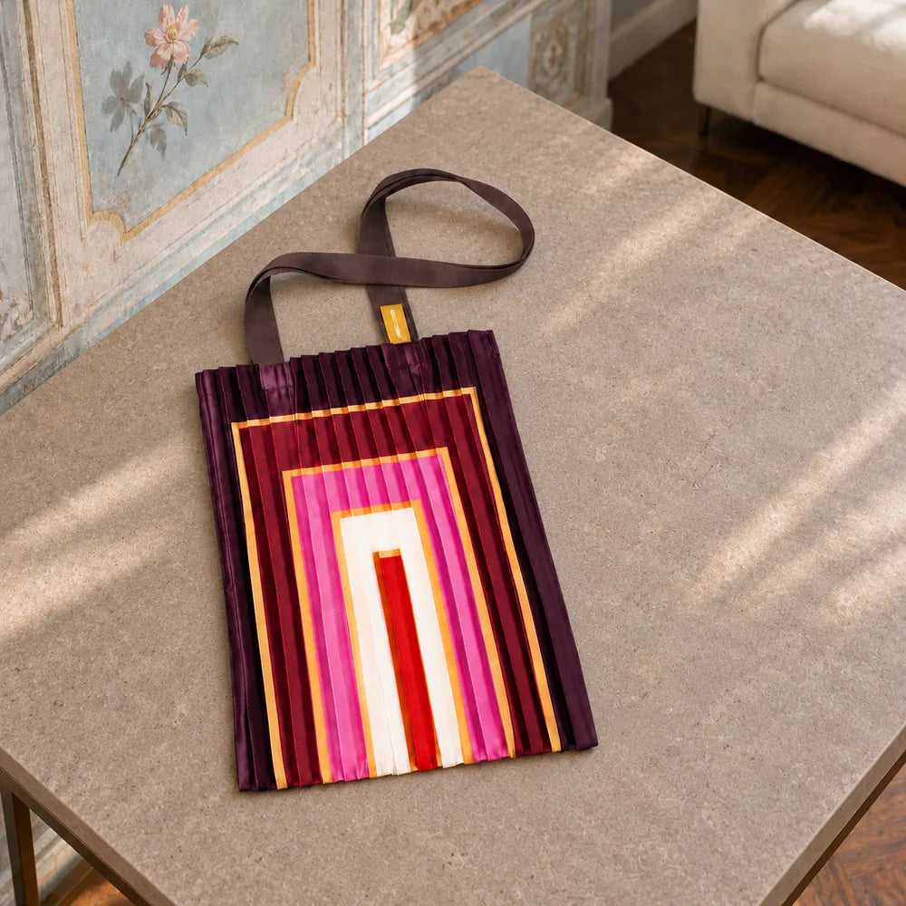Borsa tote Amarena plissettata nelle tonalità dell’amaranto