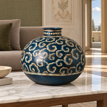 Vaso decorativo blu in ferro con motivi beige
