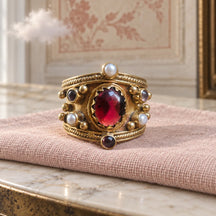 Anello Alhambra effetto Oro con Granato e perle di fiume