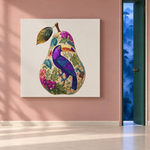 Pera con tucano su tela su parete rosa, accanto a una porta sottile che si apre su una foresta blu.