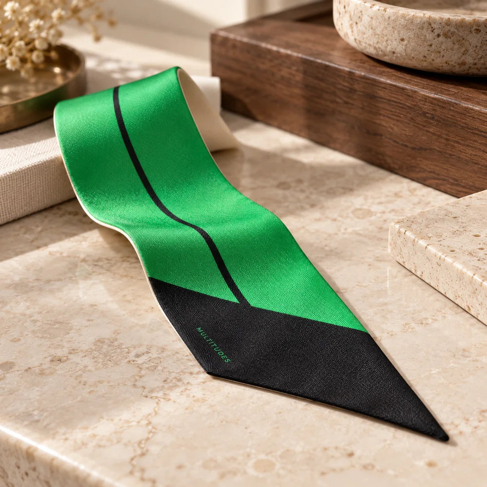 Dettaglio della punta nera, del verde smeraldo e del profilo sottile del Twilly.
