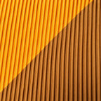 Dettaglio della fascia diagonale giallo arancio sul tessuto plissettato color ocra.