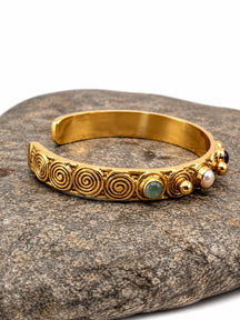 Tresor — bracciale rigido in ottone e pietre semipreziose