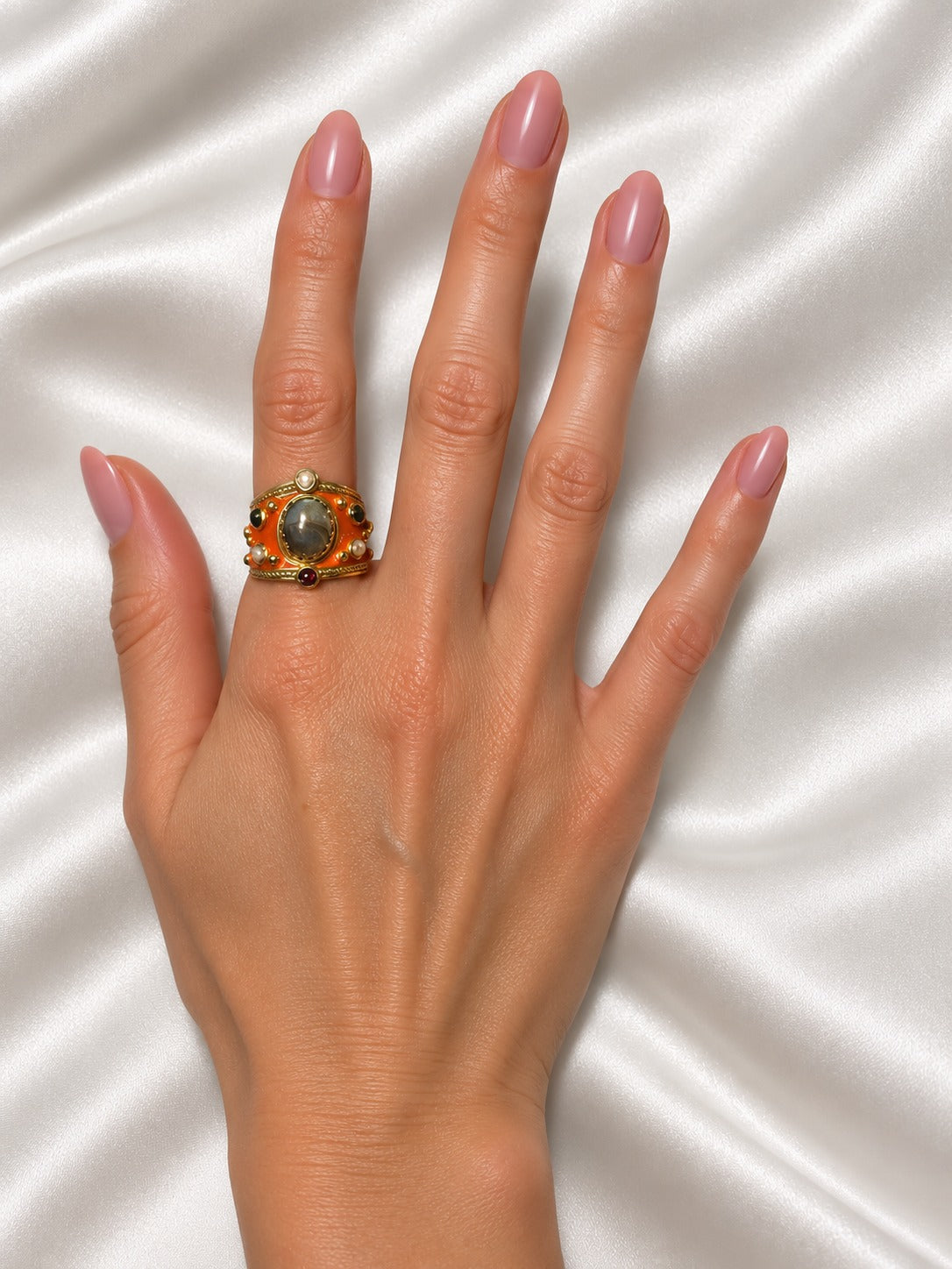 Anello Alhambra con smalto Arancio e Labradorite