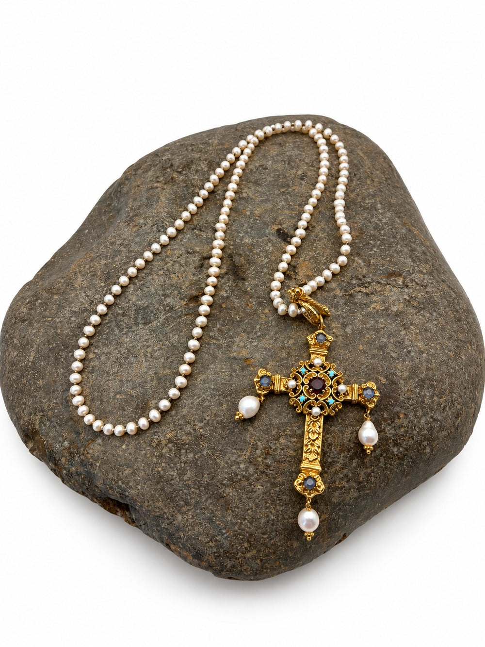 Collana Castel con croce e perle