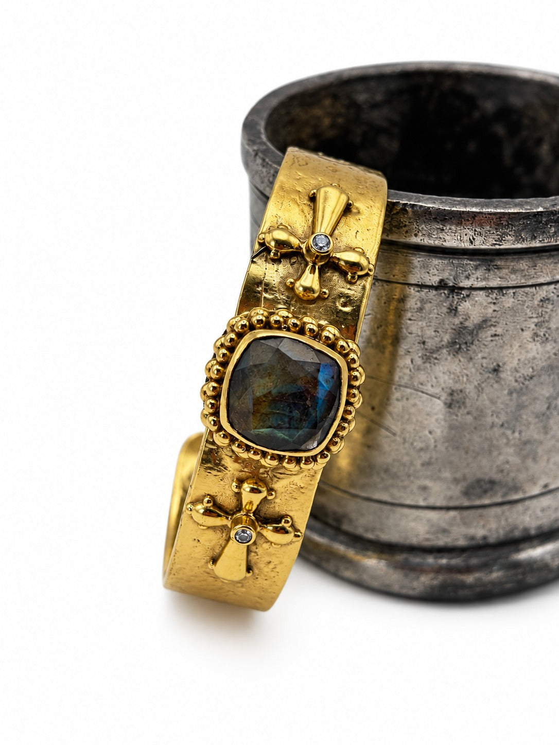 Misericorde — bracciale rigido in ottone flash oro