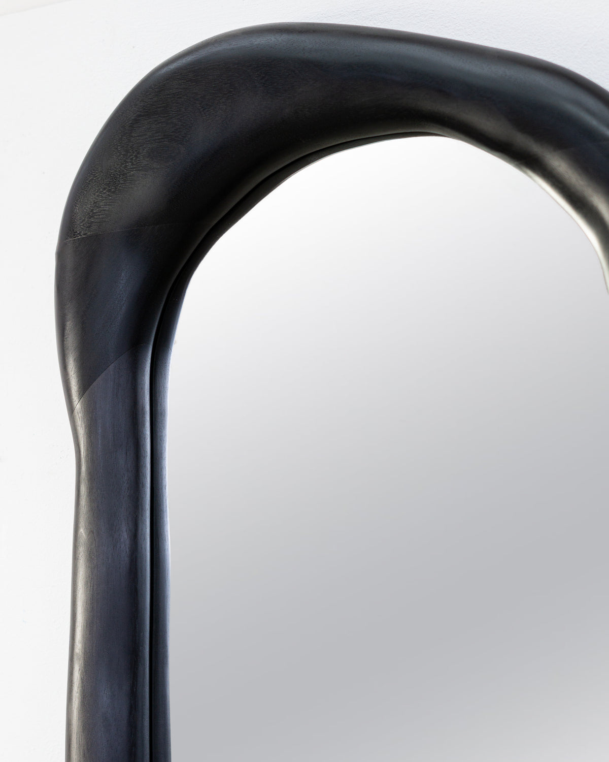 Specchio Noce ebanizzato con sporgenza