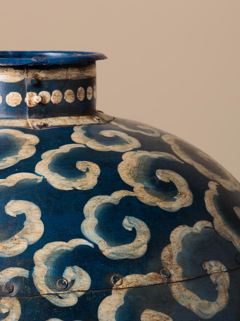 Vaso decorativo blu in ferro con motivi beige